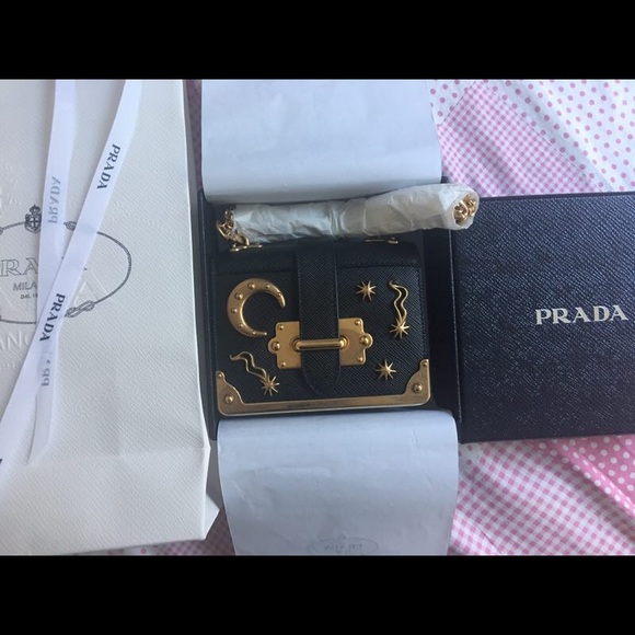 prada cashier